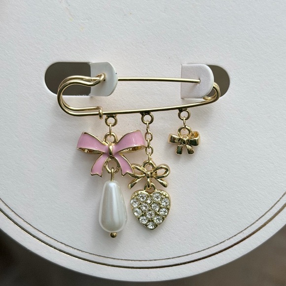 LC Lauren Conrad Jewelry - NWT LC Lauren Conrad Feminine Whimsy Safety Pin Brooch